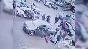 Gaziantep'te motosiklet ile otomobilin çarpışma anı güvenlik kamerasına yansıdı