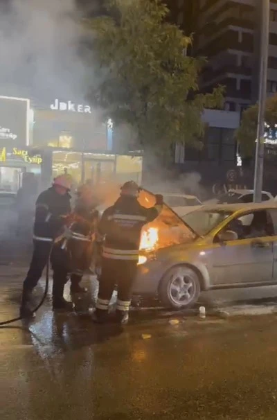 Gaziantep’te panik yaratan otomobil yangını