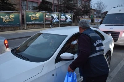 Şahinbey Belediyesi İftara yetişemeyenlerin imdadına ekipler yetişiyor